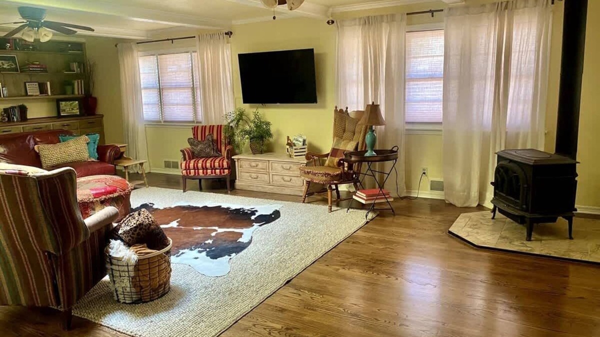 Amarillo House | Southern Comfort: Cozy Retreat- 4 beds