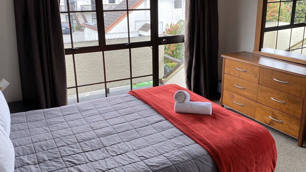 Merivale Hotel | Southern Comfort Motel