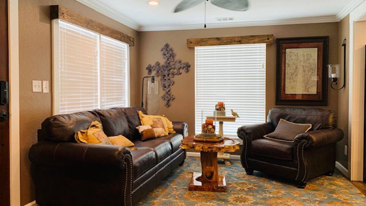 Chilton House | Southern Comforts - Beautiful Country view. 20 minutes from Baylor/Magnolia