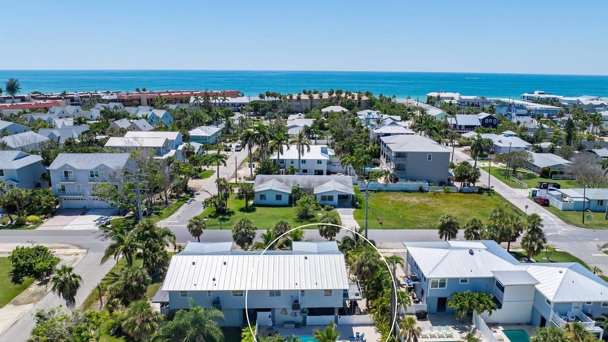 Holmes Beach House | Southern Cross: 3 Min Walk to Gulf Beach