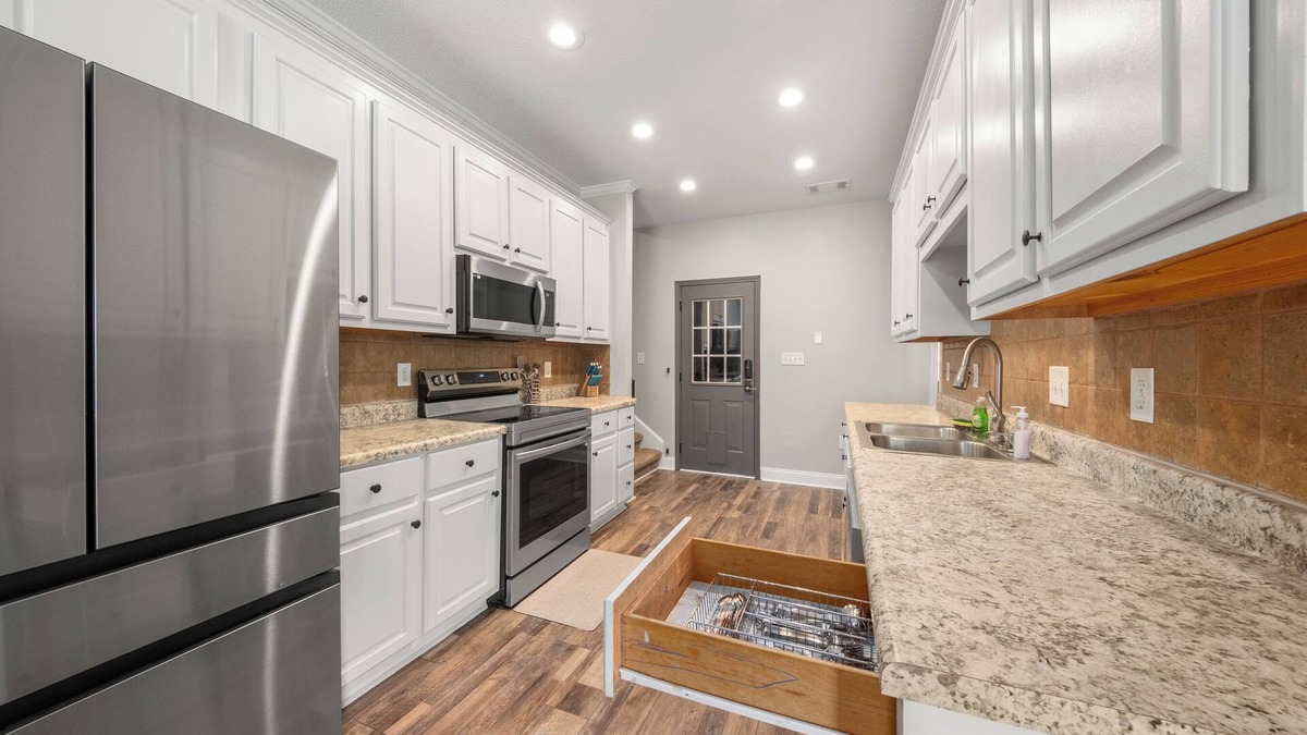 Warner Robins House | Southern Delight-4 Bed Room-7 beds- Private Backyard-Great for Larger Groups