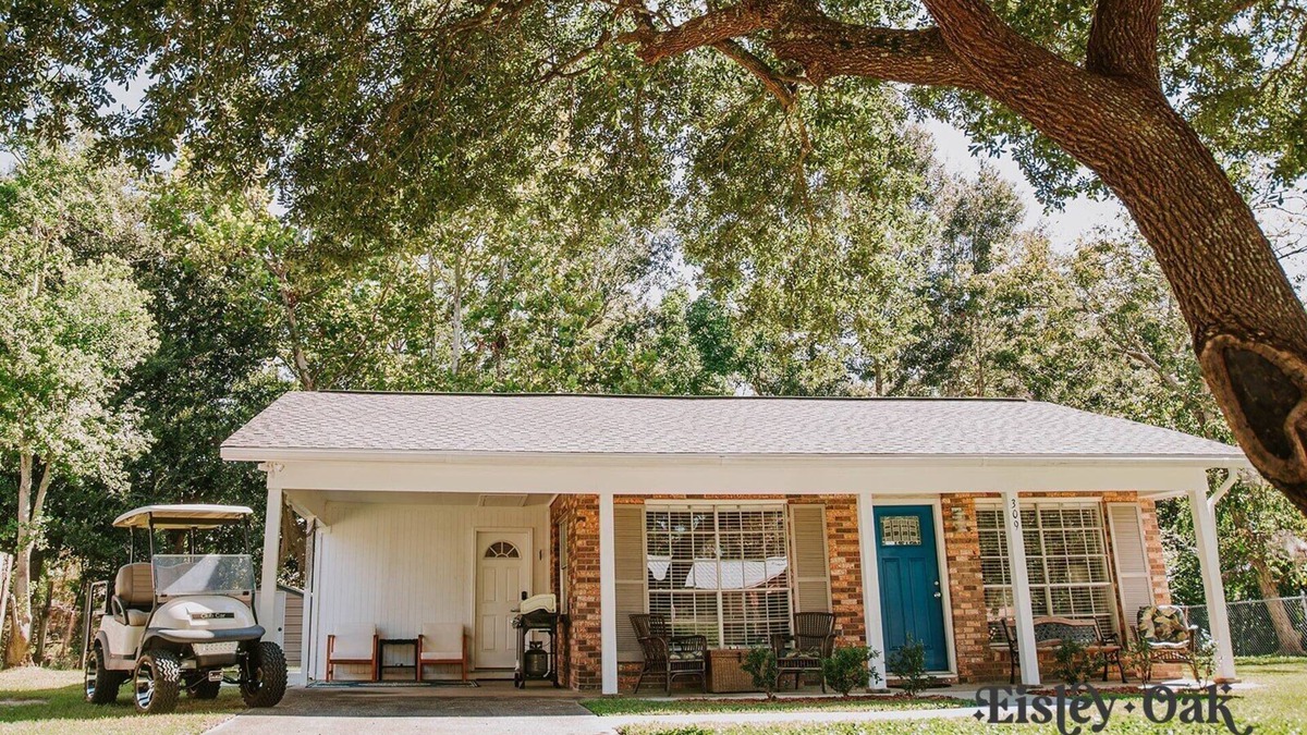 Ocean Springs House | Southern Exposure close to beach & downtown Ocean Springs! Includes GOLF CART!