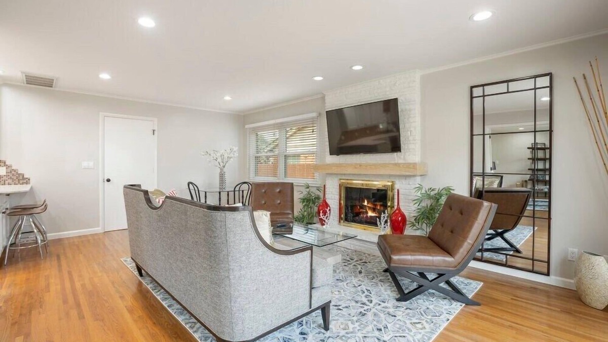 Tulsa House | Southern Hills Stunner! 3bd/2bth