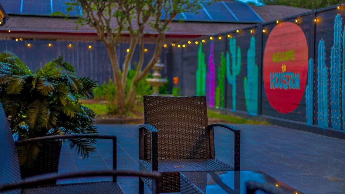 Clodine House | Southern livings 4Brs home near shopping,dining, golf, park, Houston Downtown.