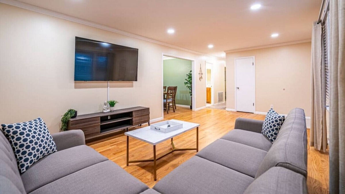 Huntsville House | ▨Southern Oasis▧ Ping Pong/Fiber Wifi/4 Beds
