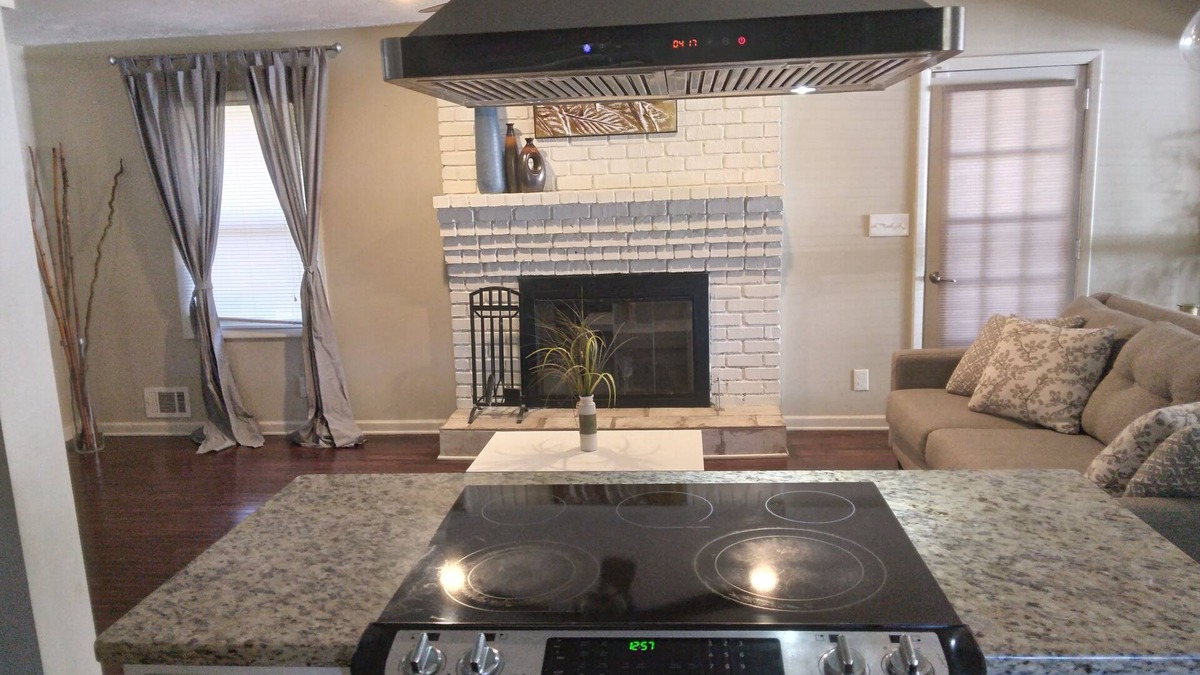Conyers House | Southern Ranch with Private Parking and Fence.