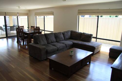 Southern River House | Southern River Family Accommodation. Free WiFi
