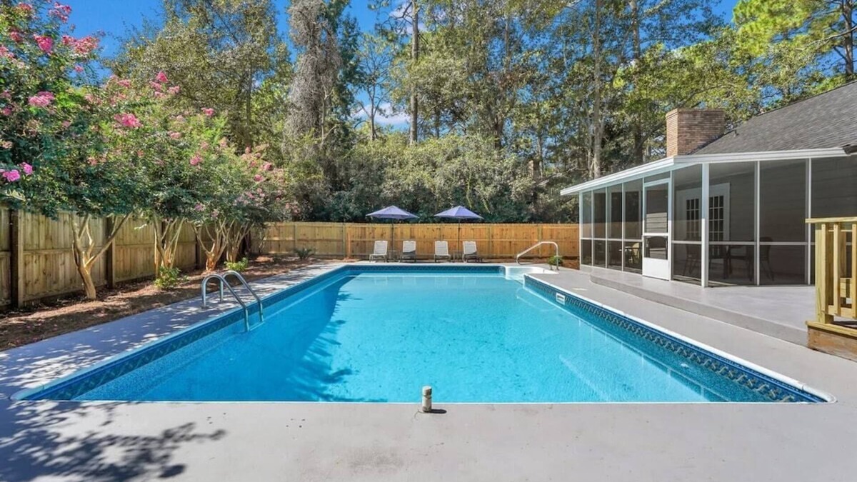 Statesboro House | Southern Splash Retreat Poolside Paradise by GSU