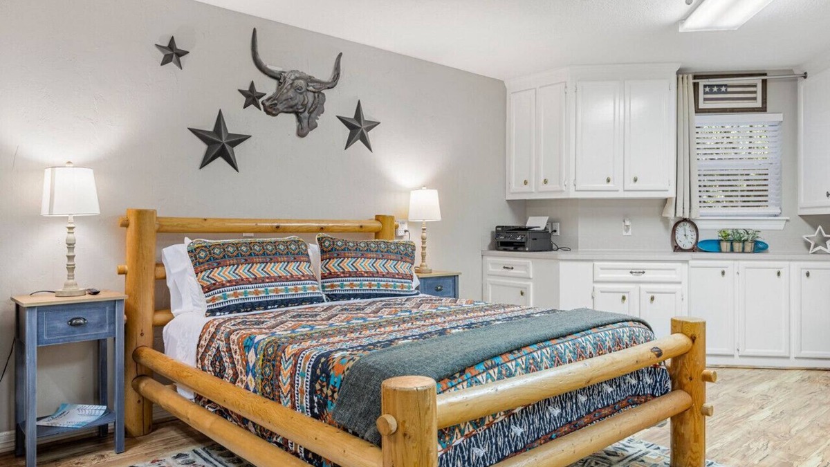Magnolia House | Southern Studio On 13 Acres In A Quiet Neighborhood
