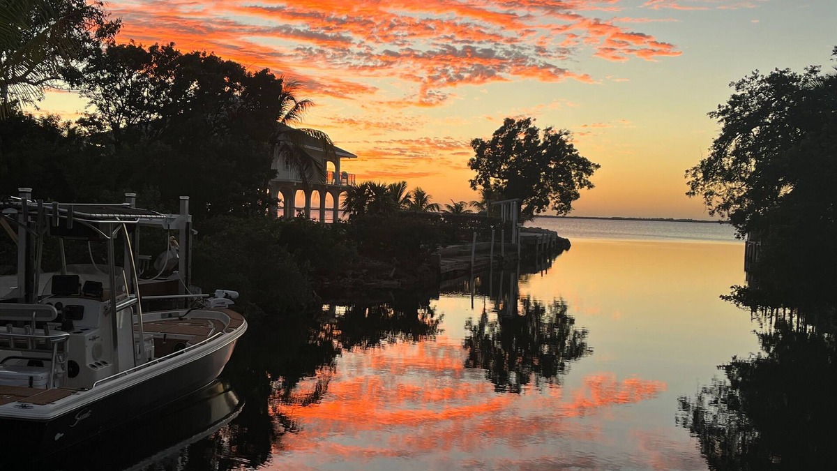 Cutthroat Harbor Estates House | SOUTHERN SUNSET - As seen on House Hunters-S228 E6 - Family Time in the FL Keys