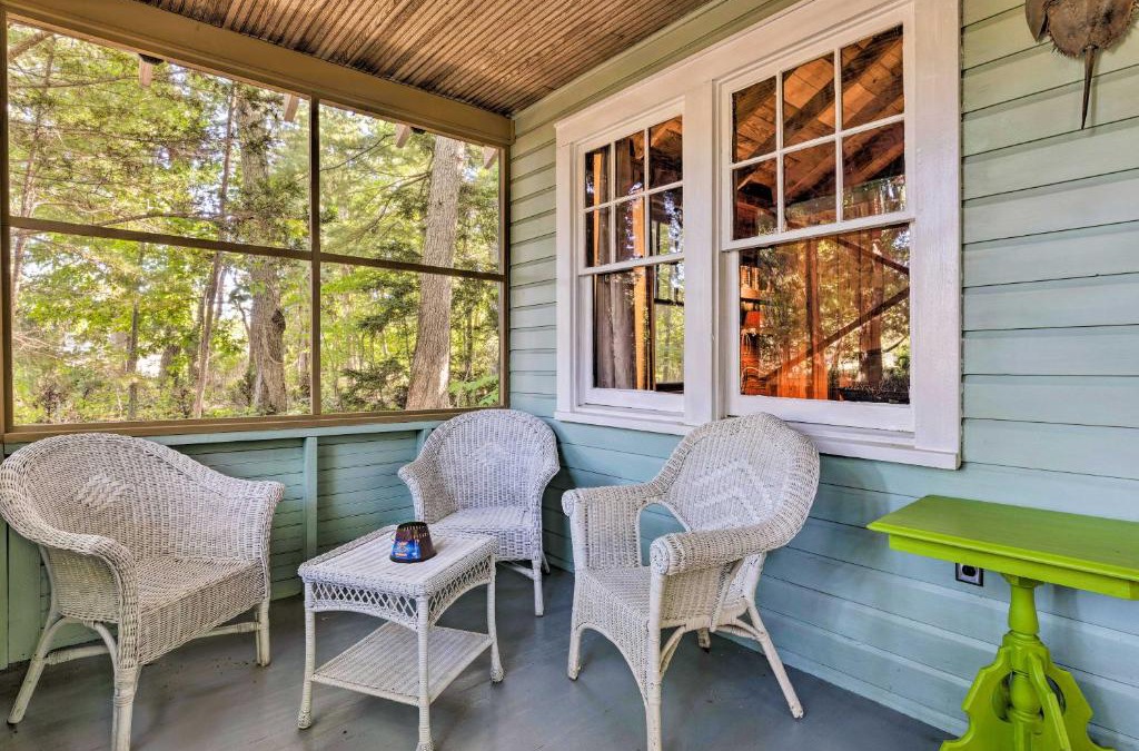 Town of Southold Town House | Southold Cottage with Patio and Grill - Walk to Beach!