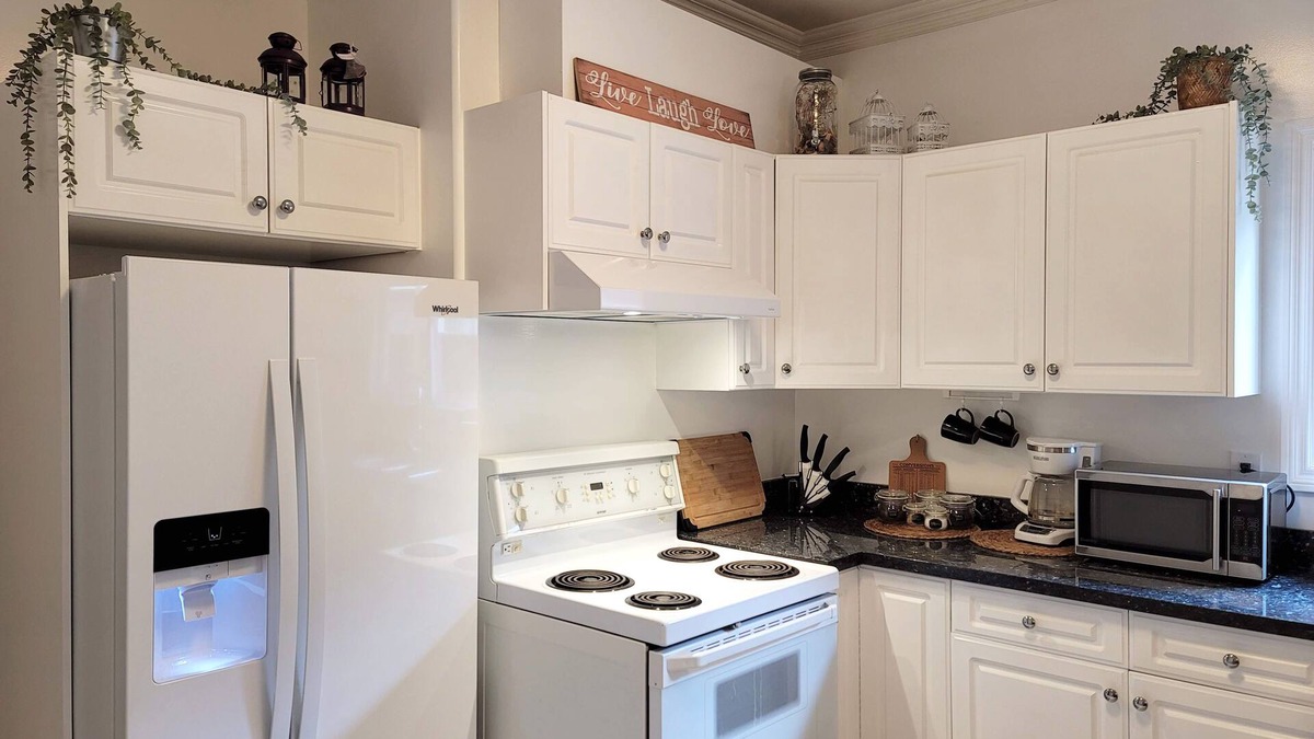 Richmond House | Southridge - Clean & cozy 2 king beds suite close to HWY & YVR