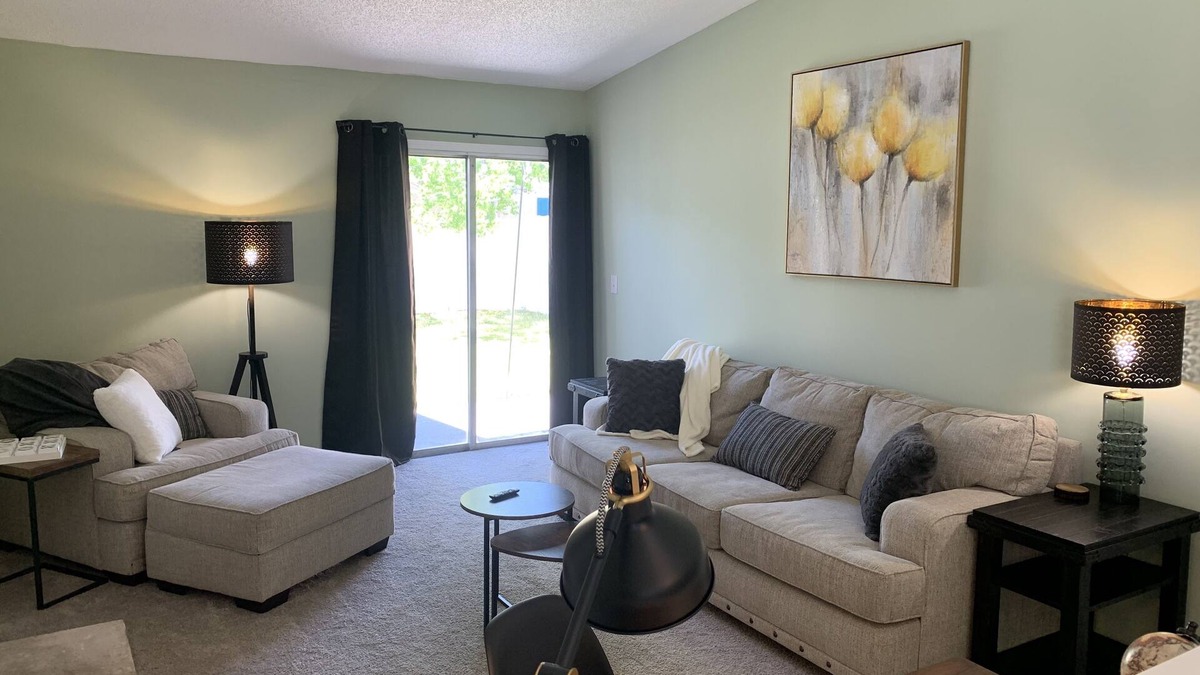 Arlington House | Southside Bungalow - Centrally Located