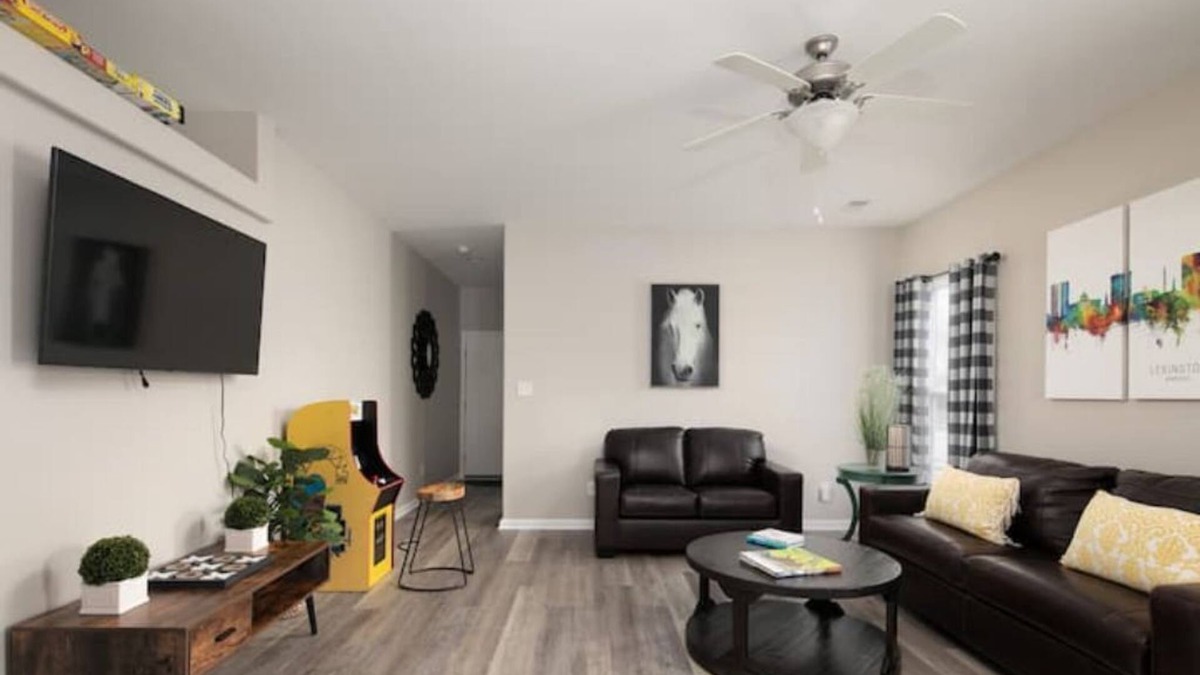 Keene House | Southside Charmer with king bed.
