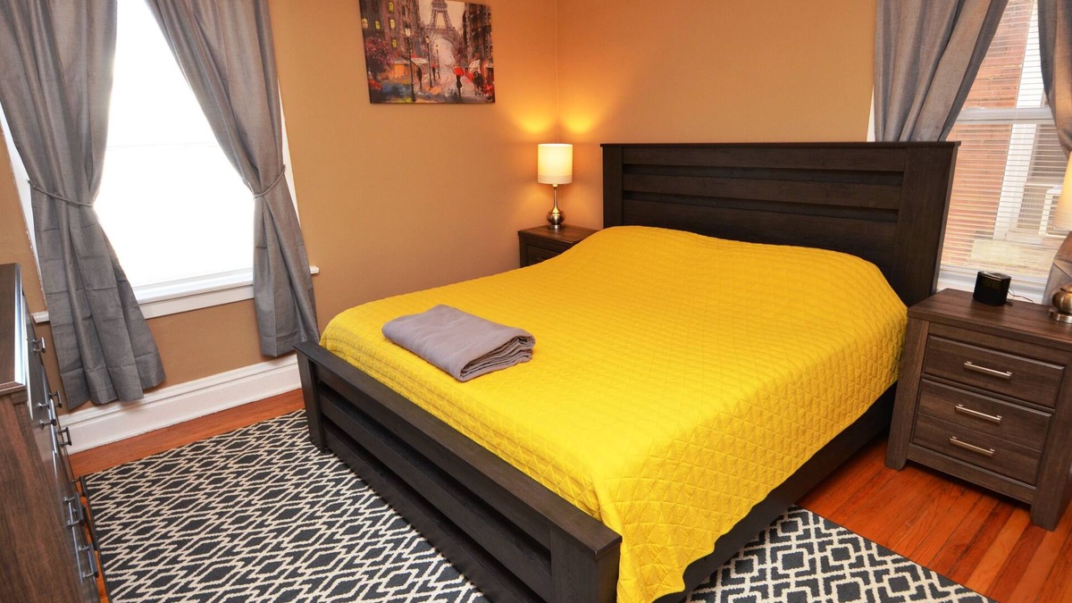 Southwest Garden Apartment | Southwest Gardens Apartment 1E- King Bed, High Speed Wi-Fi/Ethernet, Smart Tv's
