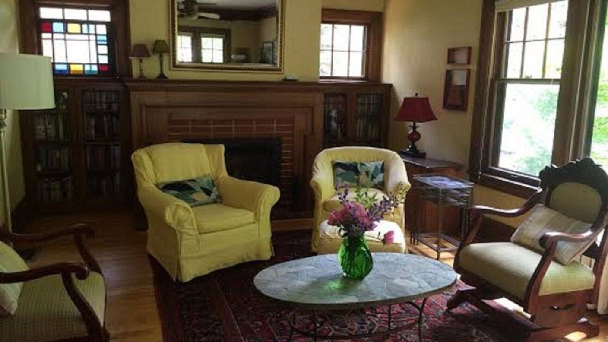Lynnhurst House | Southwest Minneapolis, access to lakes, creeks, bike trails, freeway, shops.