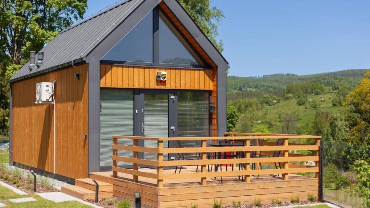 Gluszyca Cabin | Sovanova 2 Holiday Home with One Bedroom and Mezzanine