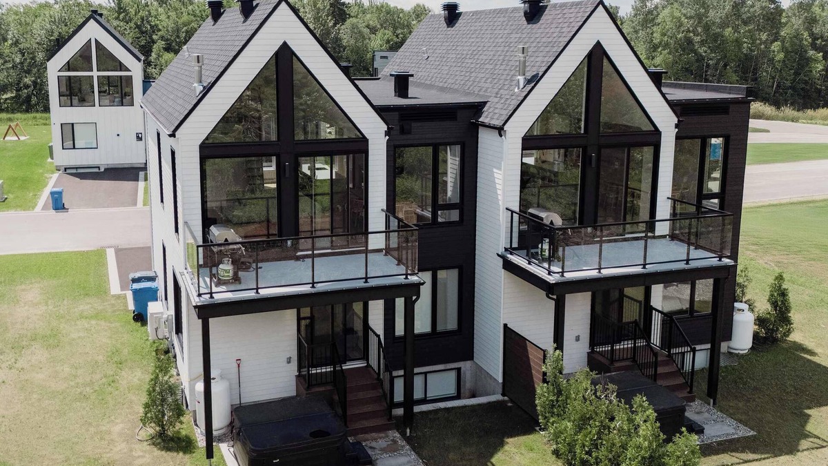 Beaupre Ski Chalet | Spa and Mountain - Villas Perspective - Alphonse