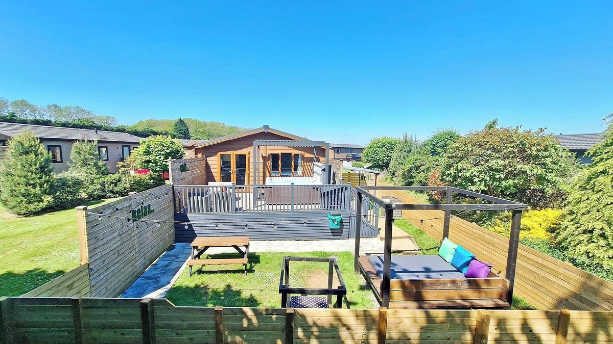 Raywell Ski Chalet | Spa Castaway (Pet Garden)