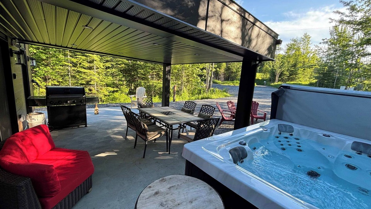 Adstock House | Spa - Chalet Sur Les Sentiers du Pic-Bois