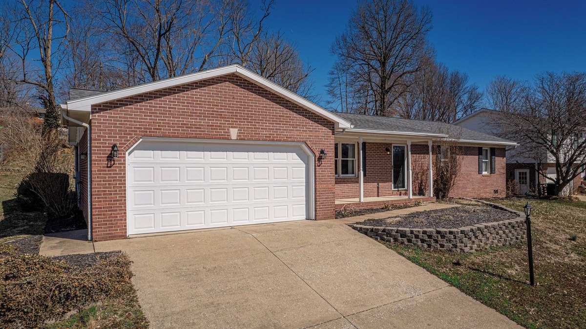 Evansville House | Spa feel 3-bedroom 2 bath single story house weekly/monthly discounts