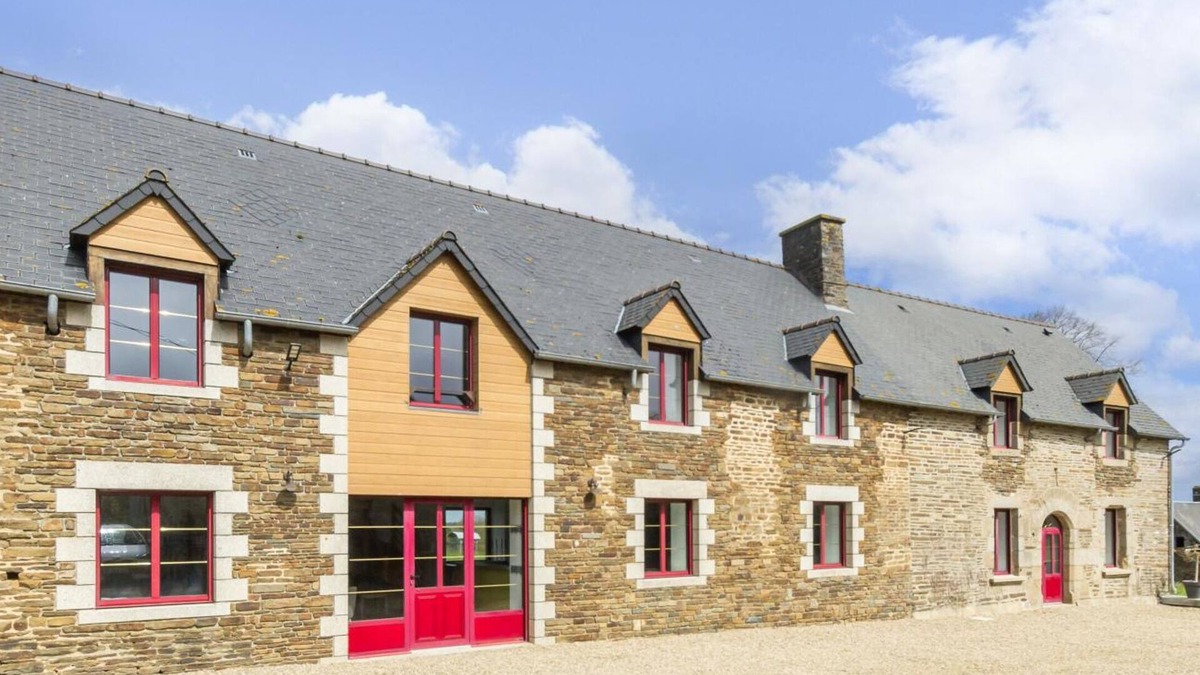 Saint-Laurent-de-Terregatte Cottage | Spacious Country Home w/Modern Amenities, Near Attractions, Pets Welcome, EV Charging