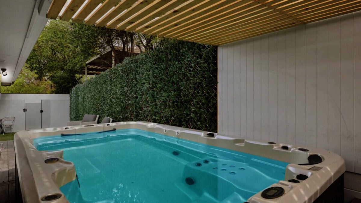Belmont House | Spa Haus- Belmont, Private Spa, 2 King Bedrooms, Central, Pets Welcome
