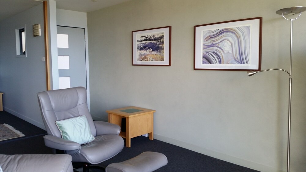 Grindelwald Apartment | Spa King Tamar Pirie Wine Centre Apartment
