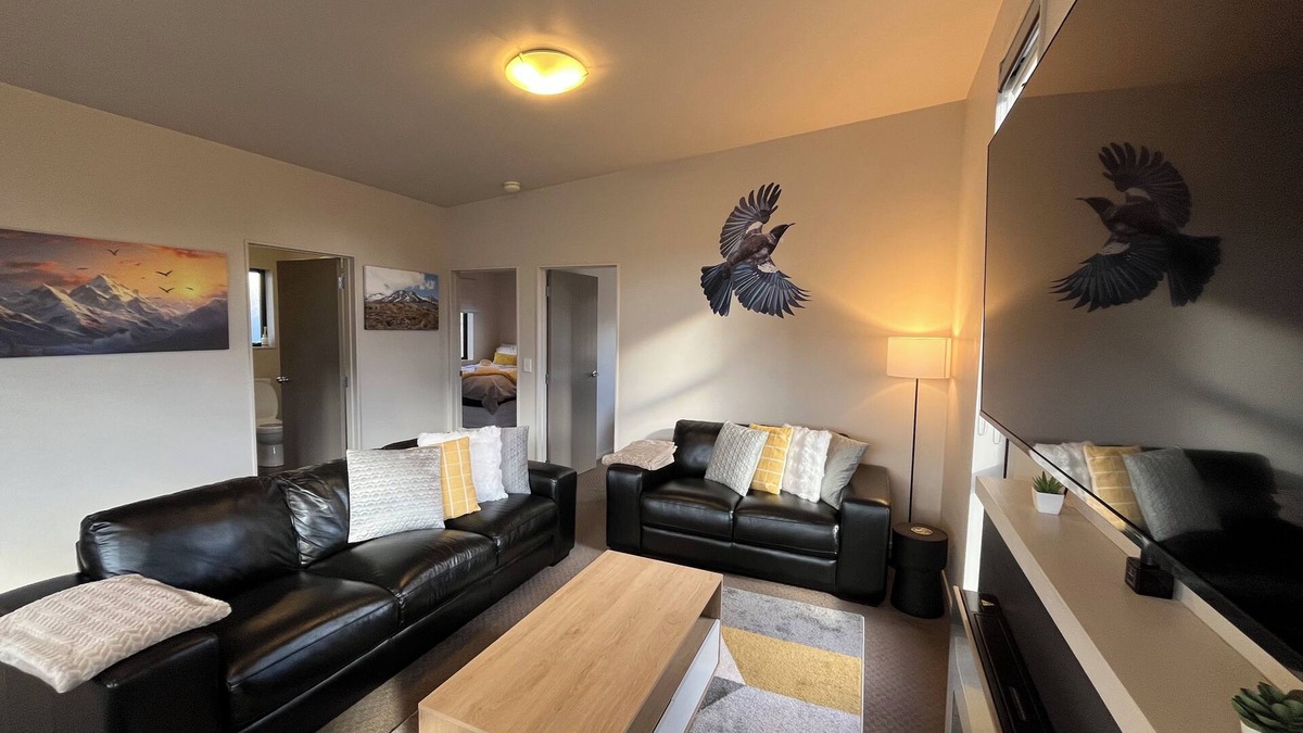 Ohakune Ski Chalet | Spa, mountain views and a gas fireplace