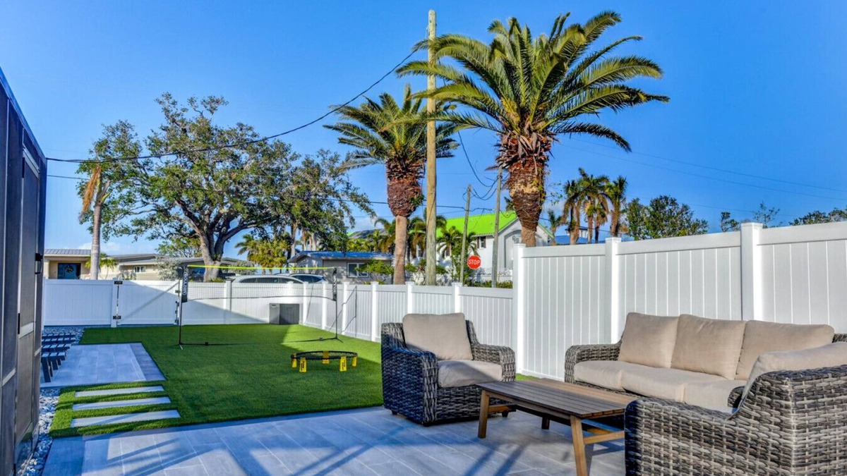 Palma Sola House | Spa+Pool+Yard Games+2 Master+Upscale Area+Spacious