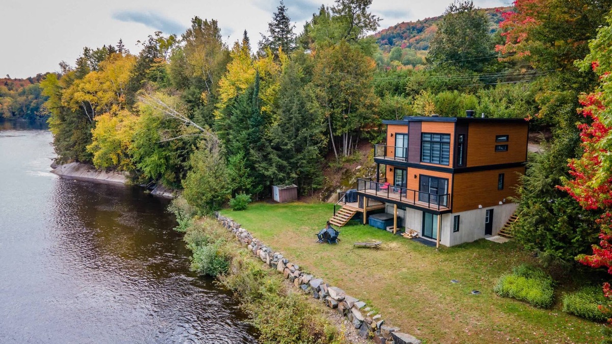Brebeuf Ski Chalet | Spa, River & Total Relaxation - River n Beach