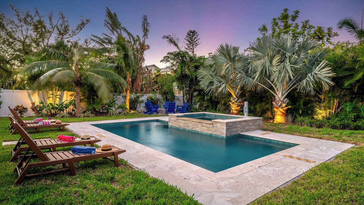 West Bradenton House | Spa! Saltwater Pool! Fire Pit! Games! 5BR Haven!