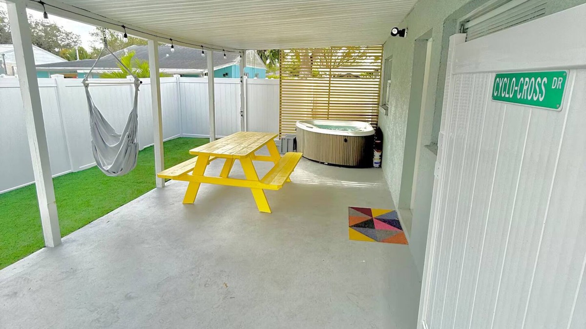 North East Park House | Spa & Sun in St. Pete – Hot Tub, Patio, 3 miles from Downtown & nearby Beaches