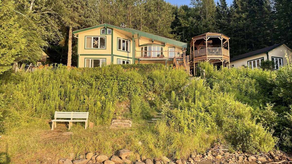 Amherst Ski Chalet | Spa & Waterfront - Chalet le Colibri