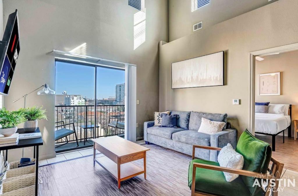 West Campus Apartment | Space for 8 Near Downtown Easy Walk to UT Campus