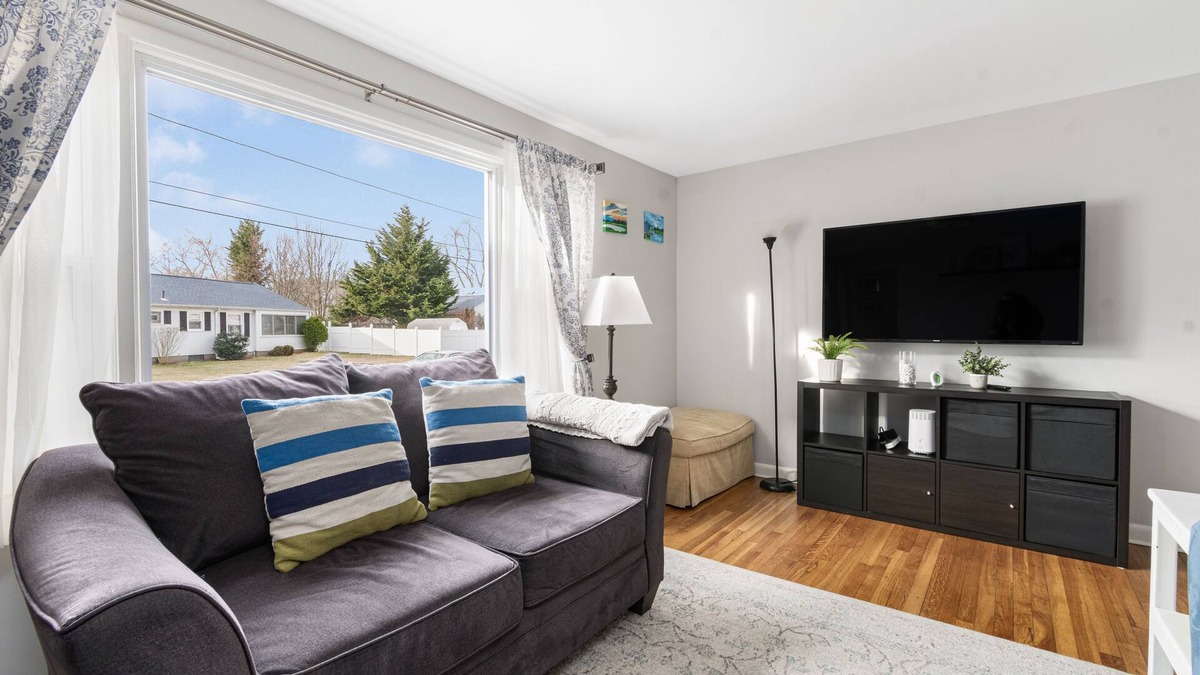 Riverside House | Space for the kiddos & adults to relax and play!