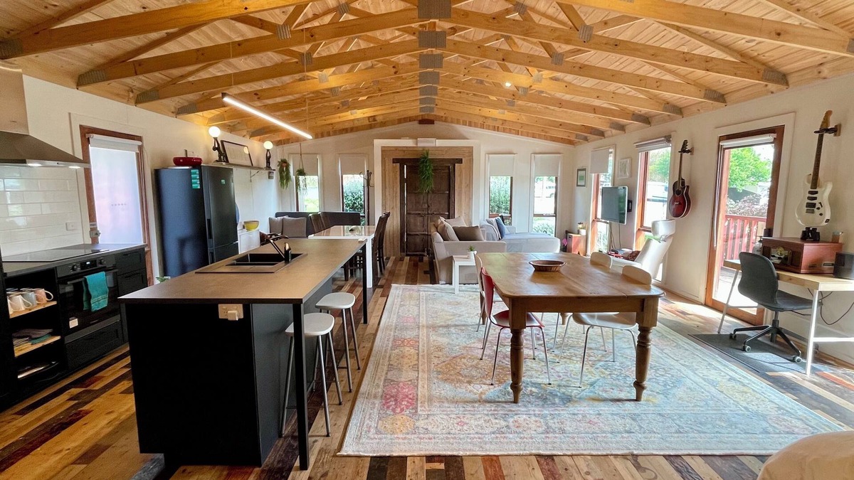 Loch House | Space On The Hill - Relax in Loch Village