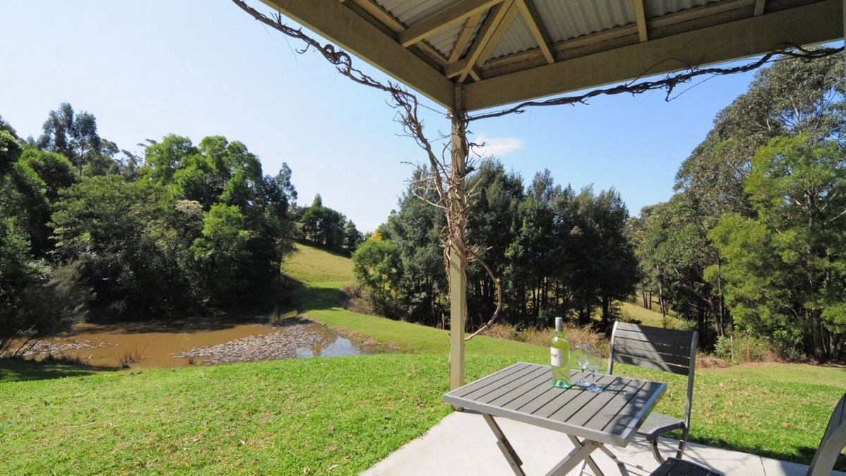 Tapitallee Cottage | Space privacy comfort nVisit BundanonnThe Stables @Tapitallee Lodges