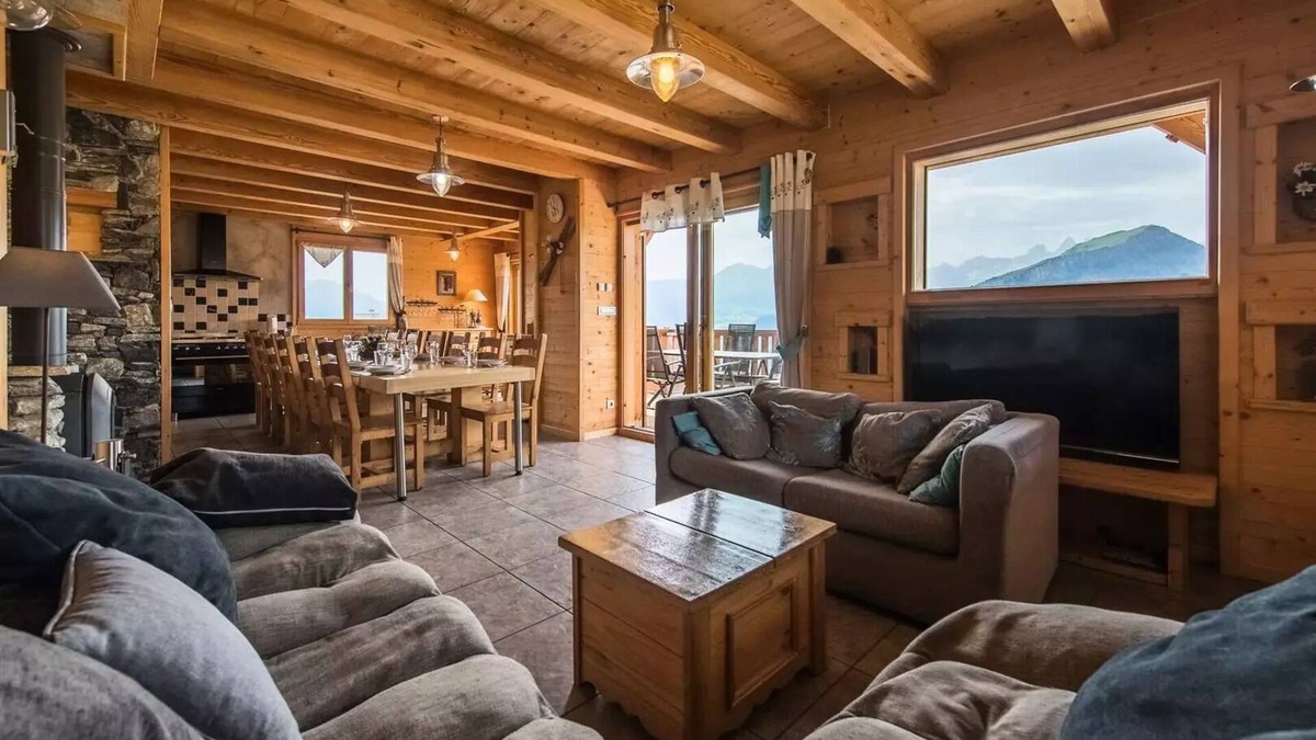 Villarembert Ski Chalet | Spacious chalet apartment with Jacuzzi