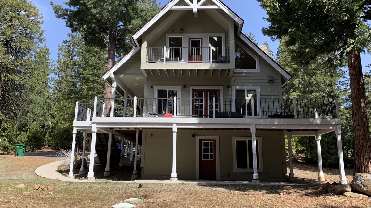 Lake Almanor Country Club Cabin | Spacious 3BR + Loft Country Club Lakehouse