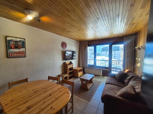 Val Claret Apartment | Spacieux 2 Pièces au Pied des Pistes avec Balcon, Proche Commerces à Tignes Val Claret - FR-1-502-566