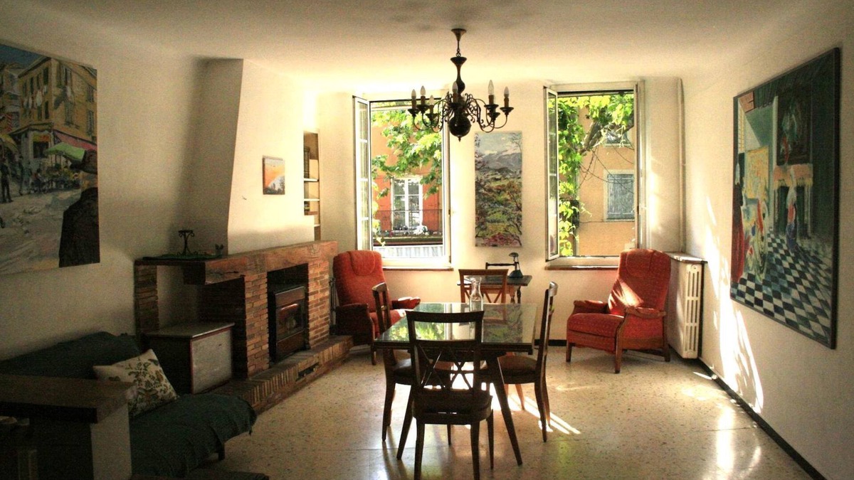 Buis-les-Baronnies Apartment | Spacieux Appartement Avec Jardinet Dans Maison D'artiste-peintre en Centre-ville
