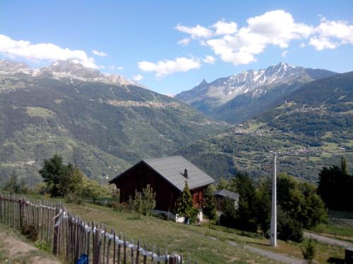 Les Chapelles Ski Chalet | Spacieux Chalet