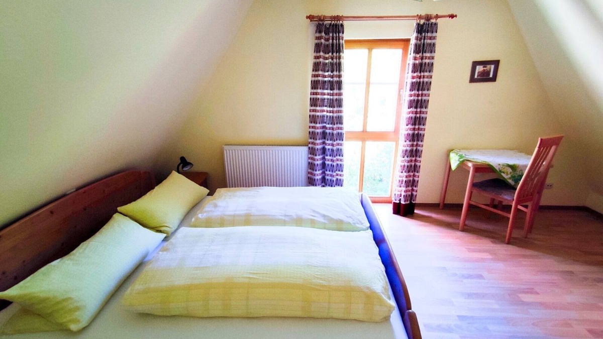 Rothenburg ob der Tauber Apartment | Spacious vacation apartment (60 m²) for up to one person with two bathrooms and free WiFi
