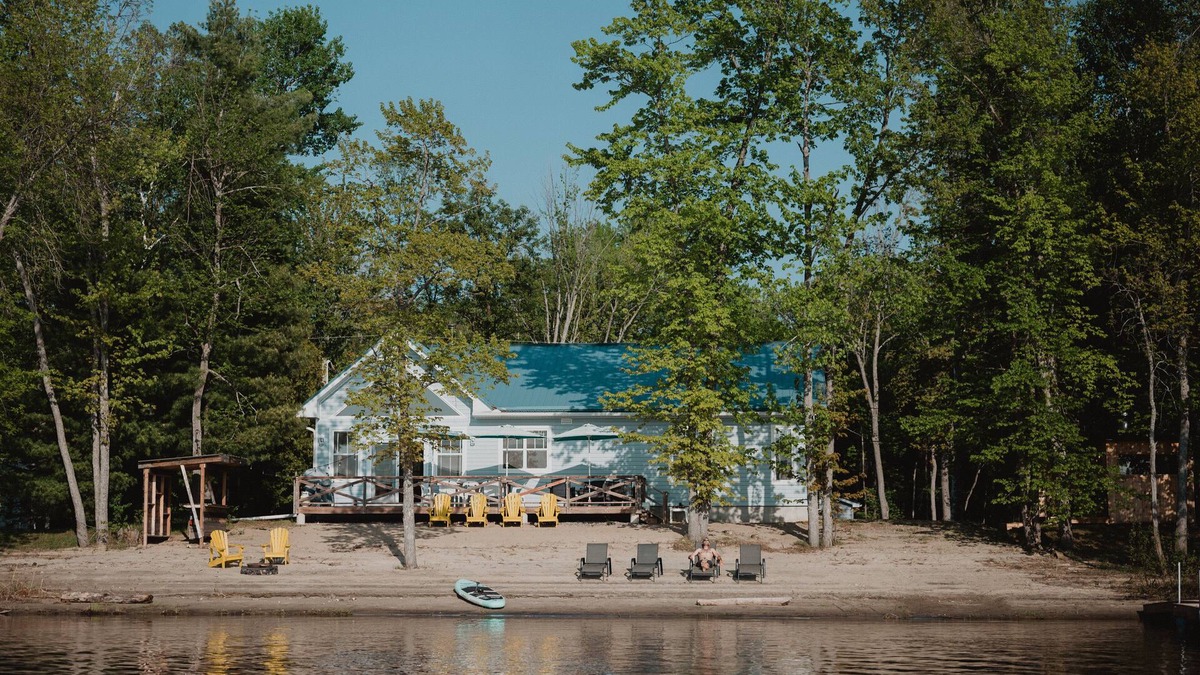 Mansfield-et-Pontefract Cottage | Spacious Beachfront Cottage with Sauna
