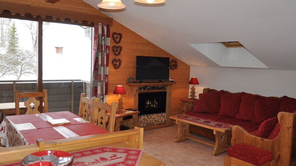 La Chapelle-d'Abondance Apartment | Spacious Apartment near Ski Lifts with 2024 Summer Multi Pass for Only €3/Day/Person
