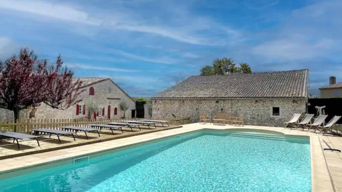 Saint-Andre-et-Appelles House | Spacious 5-bedroom house in lovely Saint-André-et-Appelles with heated pool.