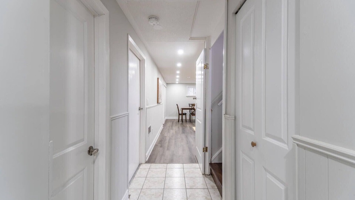 Mississauga House | Spacious 1+1 Bed 1 Bath house in Mississauga
