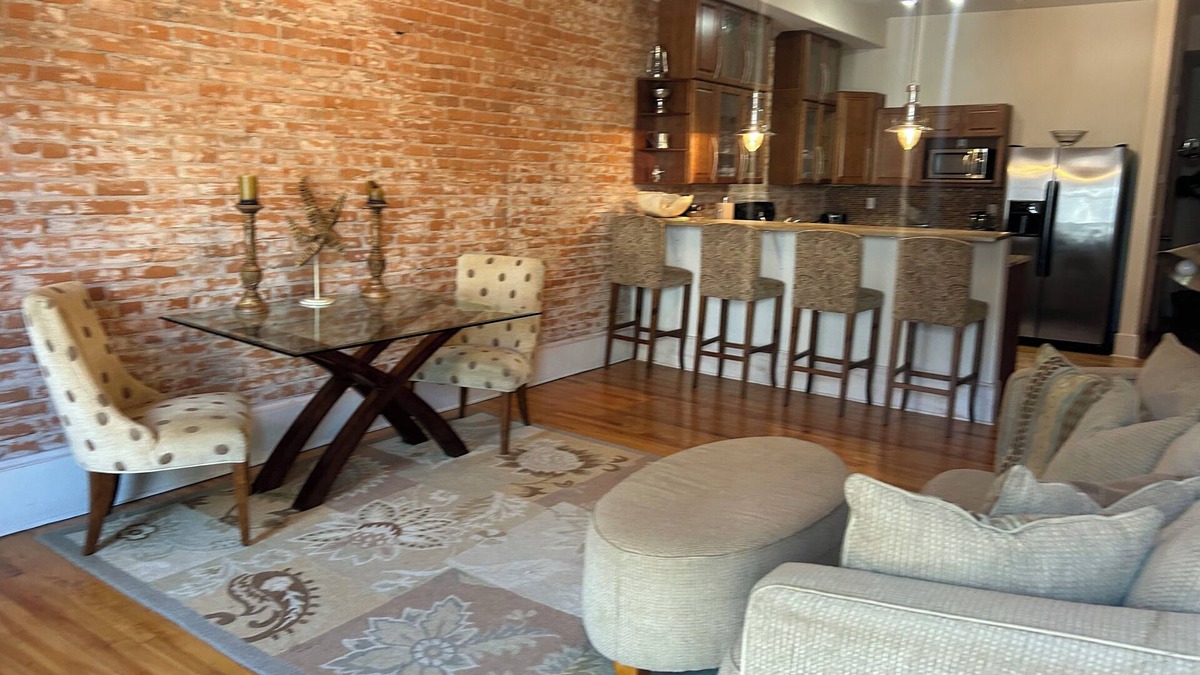 Wabasha Condo | Spacious 1 bed/1 bath historical loft offers exposed brick, and high ceilings.