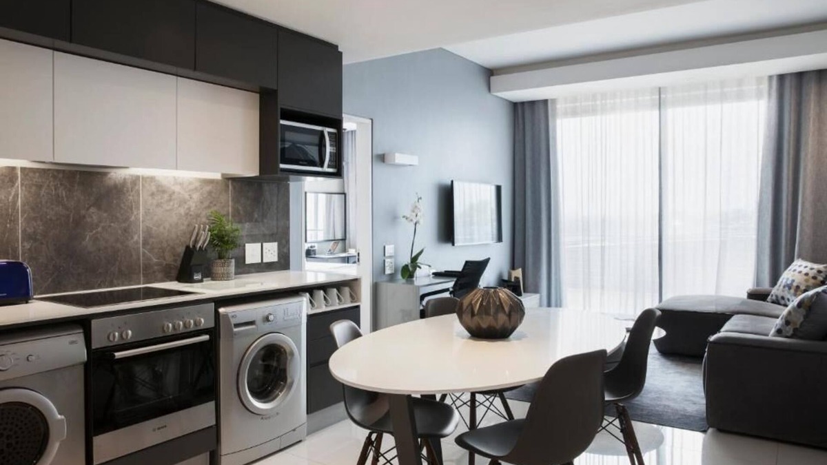 Sandown Apartment | Spacious 1 Bedroom Apartment at Katherine Street, Sandton